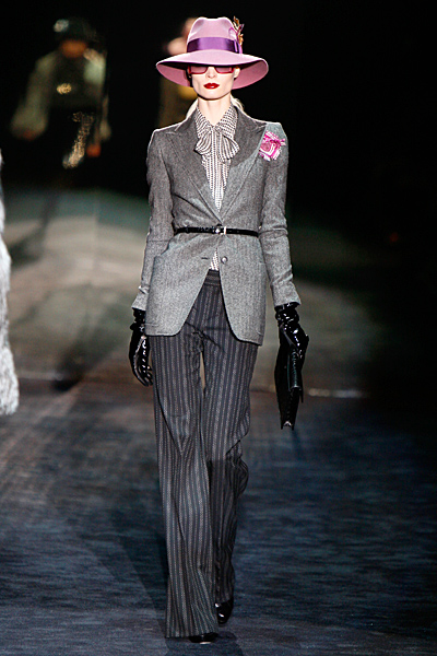 Панталон сиво райе и елегантно дълго сако Gucci Есен-Зима 2011