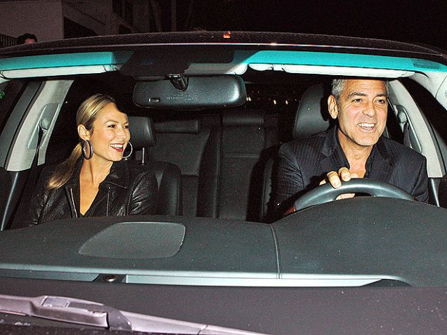 Джордж Клуни зад волана