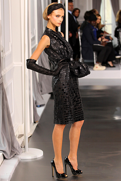 Супер елегантна черна рокля до коляно Haute Couture на Dior за Пролет-Лято 2012