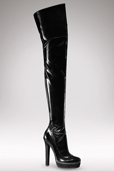 Ботуши до средата на бедрото от черна лачена кожа Gucci Есен-Зима 2011