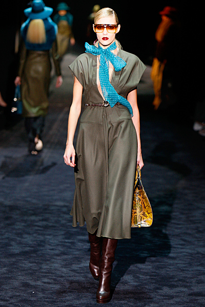 Дълга ежедневна рокля в сиво Gucci Есен-Зима 2011