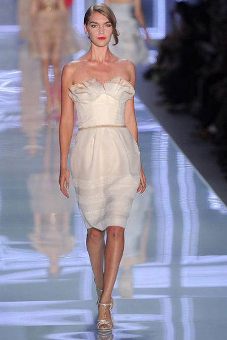 Лека бяла нежна рокля Christian Dior пролет 2012