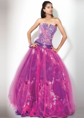 Ефектна рокля дълга без презрамки в два нюанса на лилаво за бал 2012