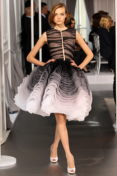 Надиплена пола в 3 преливащи цвята и топ без ръкави Haute Couture на Dior за Пролет-Лято 2012