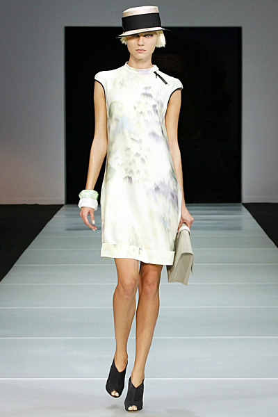 Елегантна семпла рокля до коляното Emporio Armani Пролет-Лято 2012