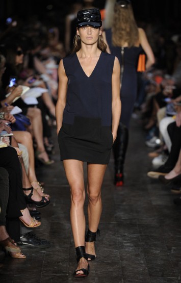 Кежуъл рокля две части - синя и черна, Victoria Beckham Пролет-Лято 2012