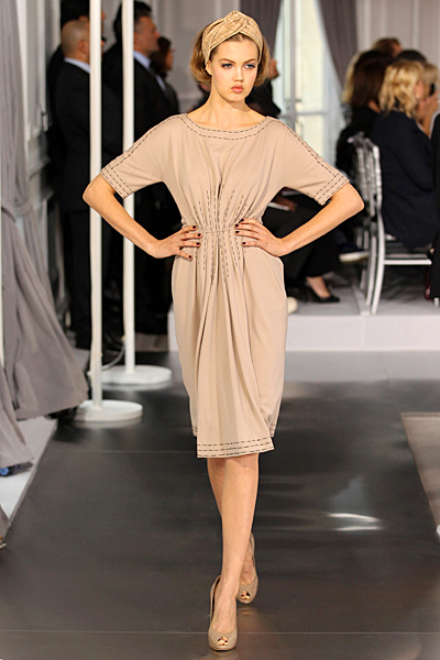 Рокля тип роба, набрана в кръста, с декоративен шев Haute Couture на Dior за Пролет-Лято 2012