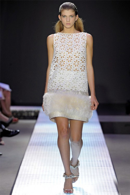 Бяла рокля до коляното Giambattista Valli пролет 2012