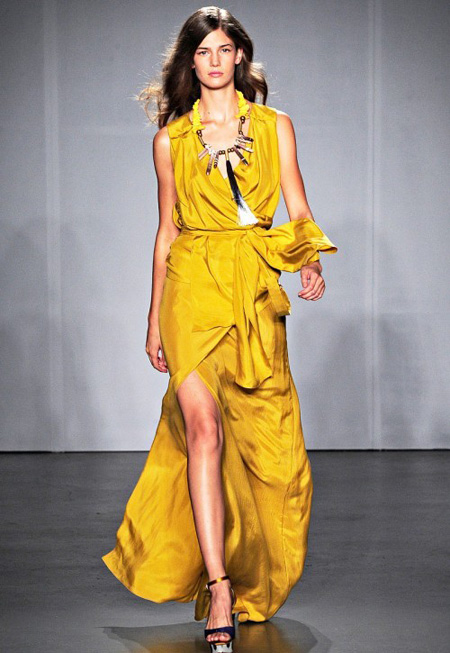 Ярко жълта едноцветна рокля Мatthew Williamson пролет 2012