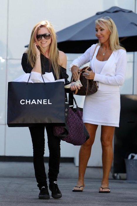 Аврил Лавин след пазар в Chanel