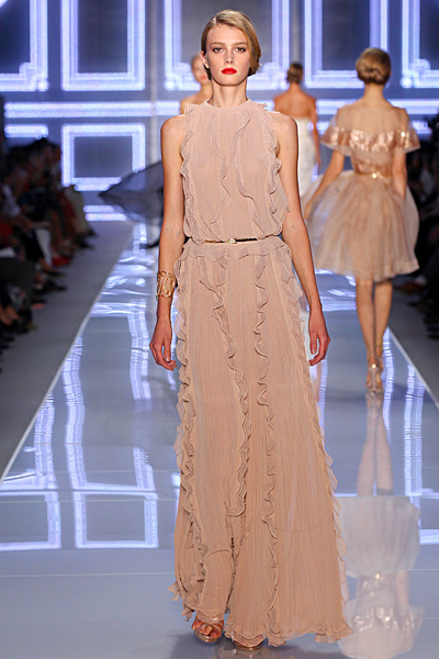 Дълга права рокля в бежово с тънък колан Dior Пролет-Лято 2012