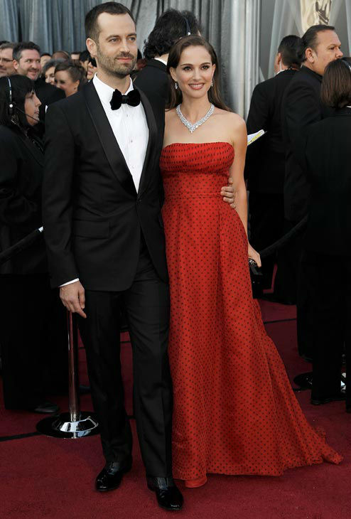 Натали Портман в червена рокля Dior Оскари 2012
