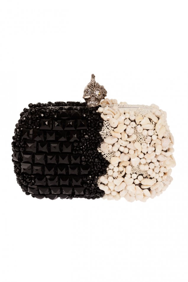 Малка парти чанта с бели и черни камъни Alexander McQueen пролет 2012