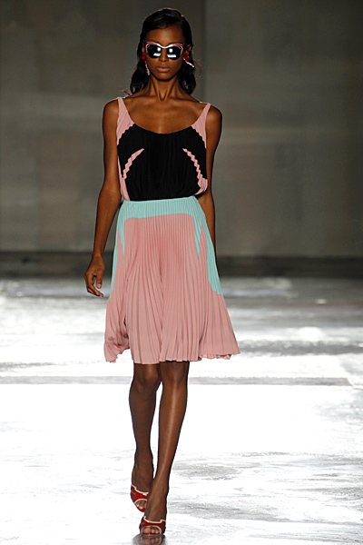 Рокля с бледо розова пола и презрамки Prada Пролет-Лято 2012