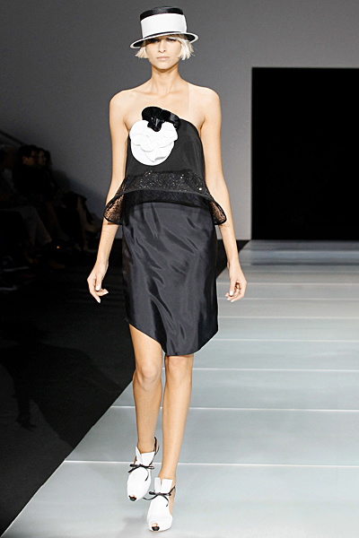 Къса черна рокля сатен Emporio Armani Пролет-Лято 2012