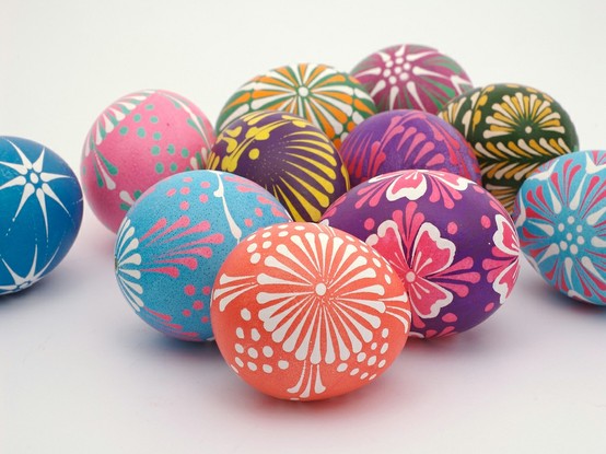 Великденски яйца с нарисувани цветя
