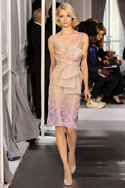 Рокля в телесен цвят с голяма панделка Haute Couture на Dior за Пролет-Лято 2012