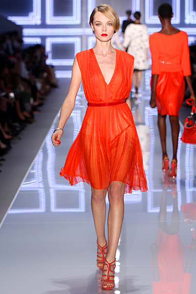 Оранжева рокля до коляното с остро деколте Dior Пролет-Лято 2012