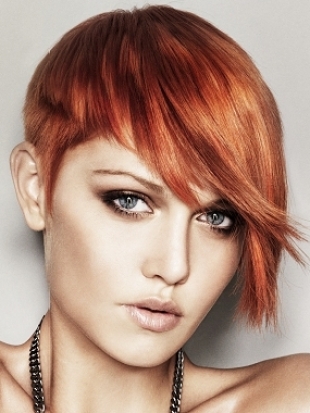 Къса прическа с асиметричен бретон за рижа коса 2011