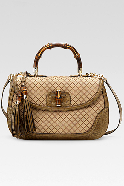 Средно голяма чанта с капаче в бежово Gucci Есен-Зима 2011