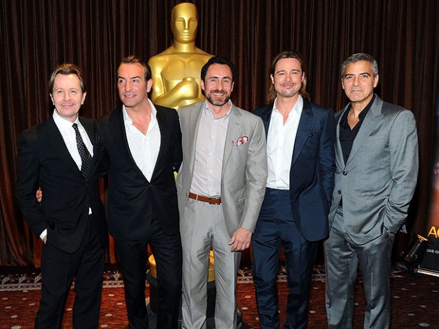 Джордж Клуни заедно с останалите номинирани за Оскар за главна мъжка рокля на церемонията 2012