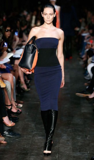 Стреч рокля до коленете без презрамки в синьо и черно Victoria Beckham Пролет-Лято 2012