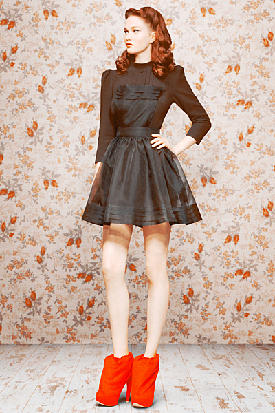 Разкроена къса рокля в кафяво и черно Ulyana Sergeenko есен-зима 2011