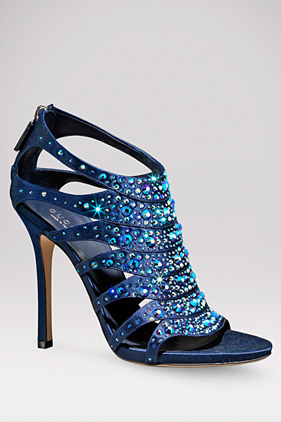 Сини обувки с прорези украсени с пайети Gucci Есен-Зима 2011