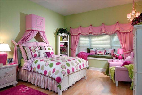 Детска стая за момиче с тема зелено и розово