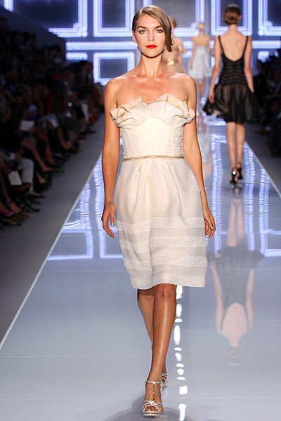 Кремава рокля без презрамки Dior Пролет-Лято 2012