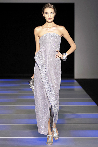 Дълга рокля без презрамки с блестящи елементи в бледо лилаво Giorgio Armani Пролет-Лято 2012