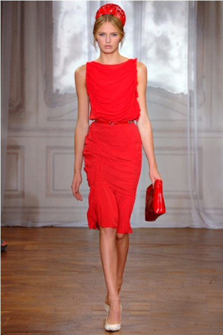 Стилна червена рокля с колан на кръста Nina Ricci пролет 2012