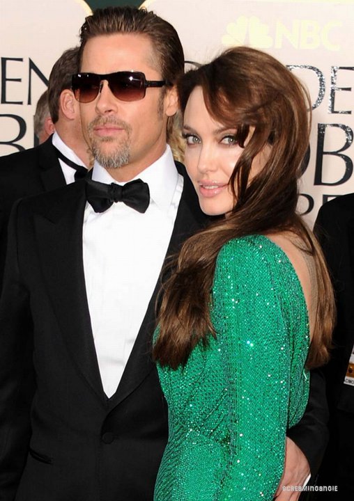 Анджелина Джоли във фамозна зелена рокля с Брад Пит на наградите Златен Глобус 2011