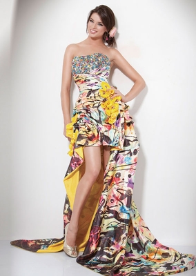 Дълга рокля без презрамки с цепка в няколко цвята с акцент върху жълто за бал 2012