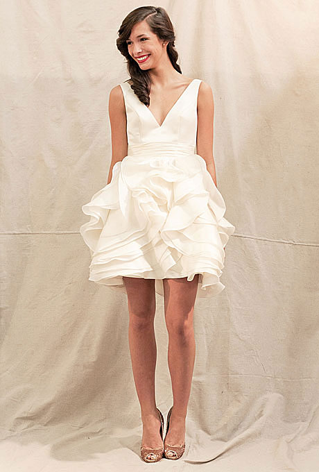 Къса булчинска рокля с висока талия и остро деколте Ivy and Aster Пролет 2012