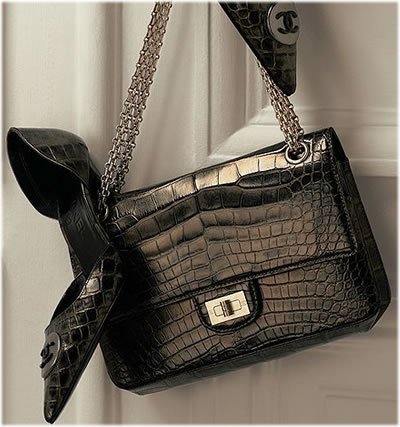 Обувки елегантни и красива чанта сегментирана кожа в тъмно кафяво Chanel
