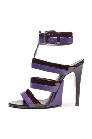Високи сандали на ток с успоредни лачени каишки в лилаво Bottega Veneta пролет-лято 2012