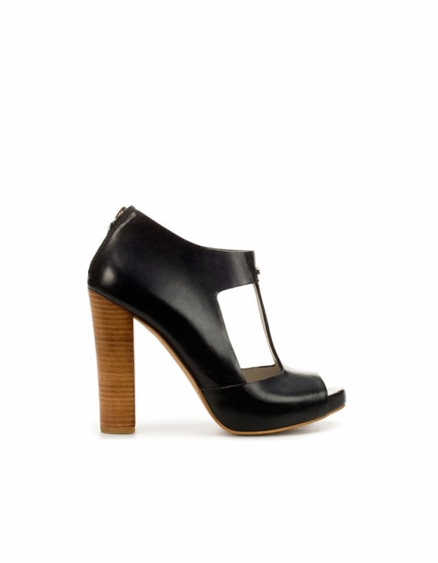 Черни изрязани обувки на висок широк ток Zara Пролет-Лято 2012