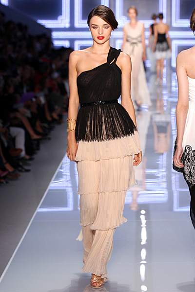 Дълга рокля прав силует на волани в 2 цвята Dior Пролет-Лято 2012