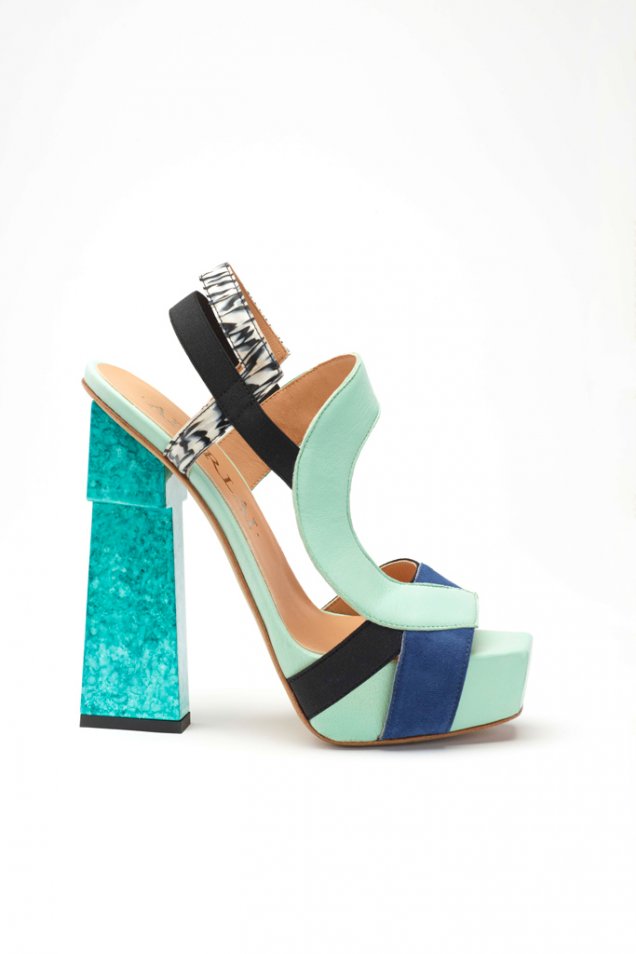 Ексцентрични сандали на платформа от Aperlai за пролет-лято 2012