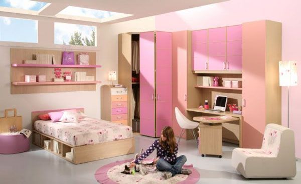 Детска стая за момиче с цветна тема в бледо розово