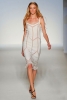 Бяла рокля с тънки презрамки Alberta Ferretti пролет 2012