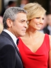 Джордж Клуни (в Armani) и Стейси Киблър (в червена рокля Valentino)