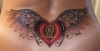Татуировка сърце с крила и ключалка ниско на кръста