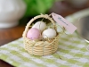 Декоративна мини кошничка с Великденски яйца 