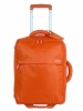 Оранжев куфар за път