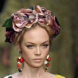 Dolce and Gabbana лента за глава с акцент големи цветя с камъни
