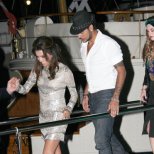 Ева Лонгория в секси рокля Victoria Beckham с Едуардо Круз на яхта в Кан 2012