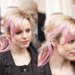 Руса коса на вълни прибрана назад с розови оттенъци