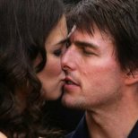 Том Круз и Кейти Холмс се целуват